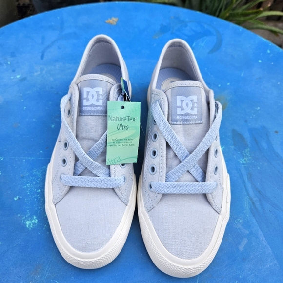 DC Women's Canvas Shoes Size 5 - Picture 4 of 16